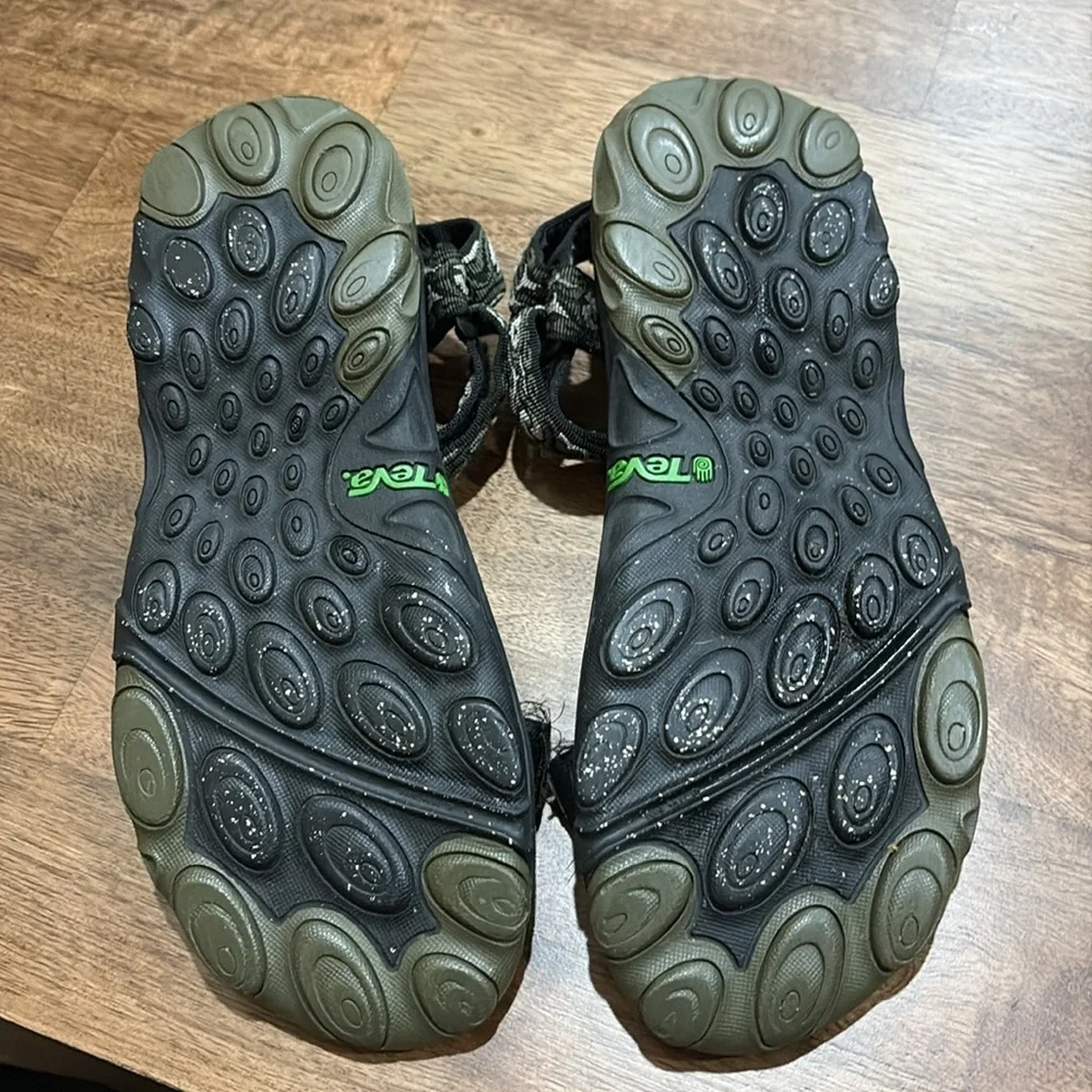 Teva sandals men 12. Hiking, outdoor shoes. Very good condition.